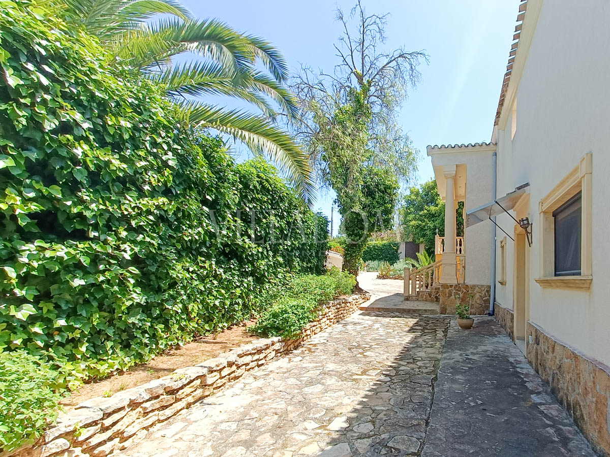 Villa mit großem Grundstück und Privatsphäre zu verkaufen in Javea, Toscal