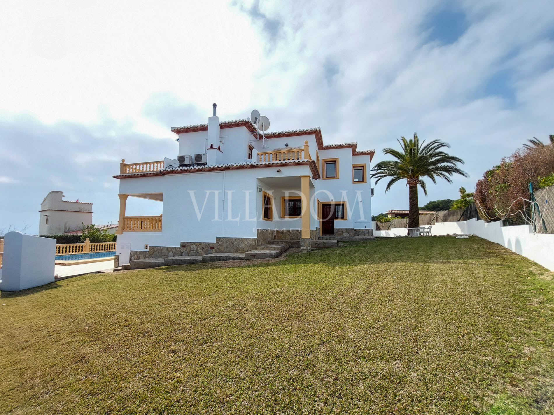 Villa zum Verkauf mit Meerblick und Kapazität in Jávea