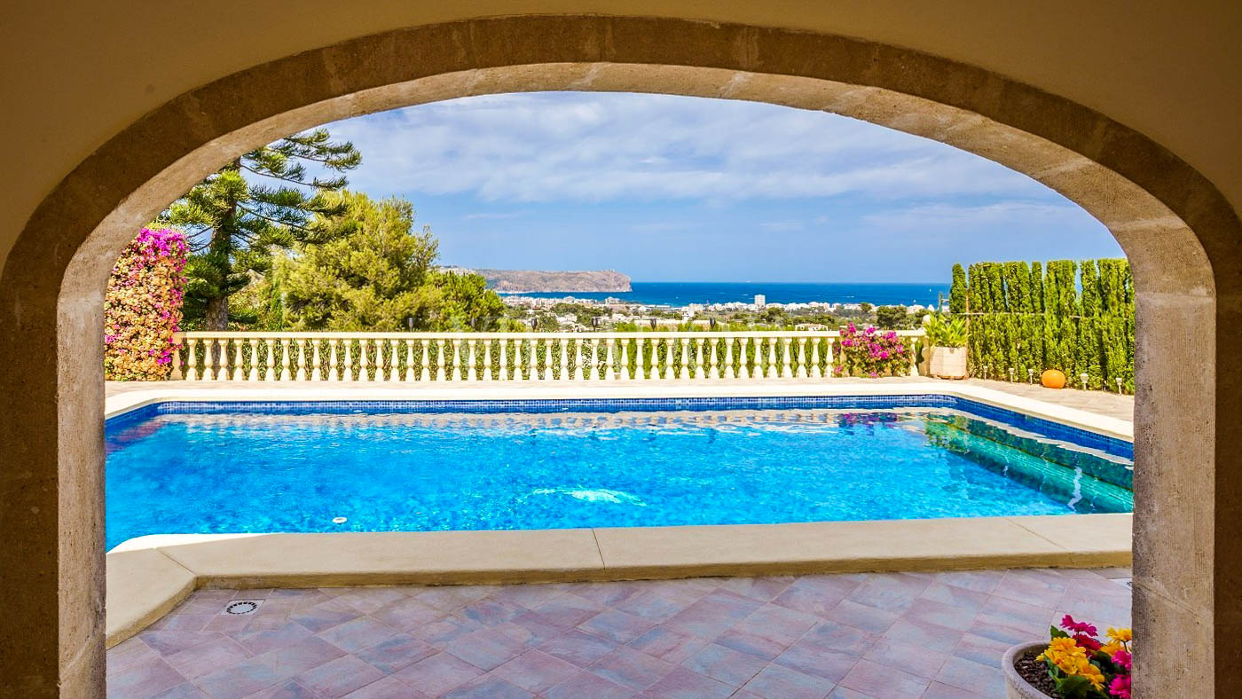 Luxus-Villa mit atemberaubendem Blick auf das Meer in Javea zu verkaufen