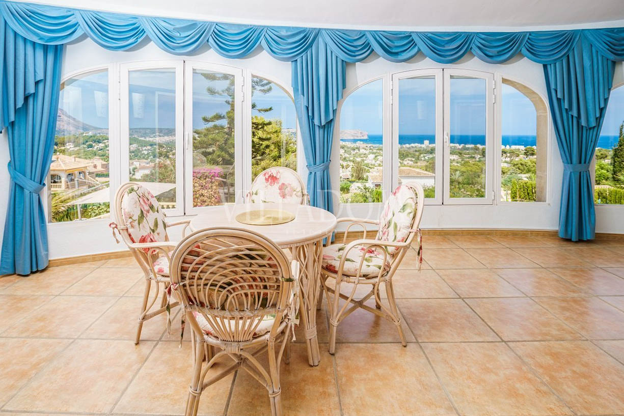 Luxus-Villa mit atemberaubendem Blick auf das Meer in Javea zu verkaufen